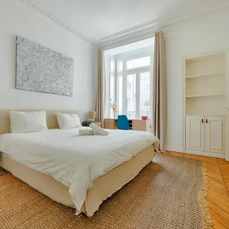 Prestigious Haussmann Flat - Welkeys